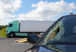 Un accidente con un camión grande puede causar lesiones catastróficas o muerte por negligencia