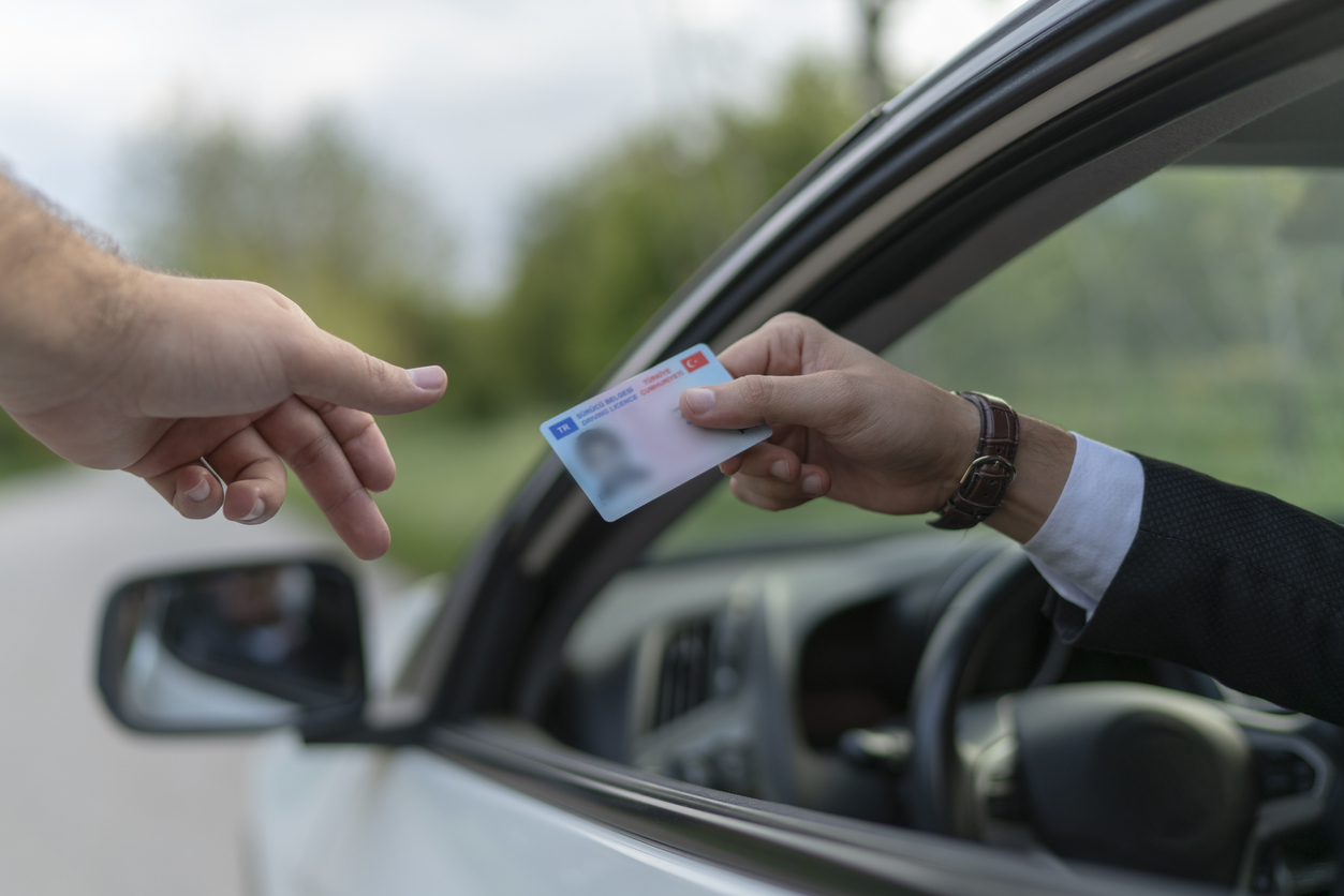 What Happens if You Get Pulled Over Without Your License on You?